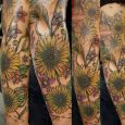 En 3/4 sleeve med färgglada blommor